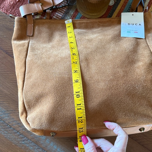 Elegant Tan Leather & Suede Shoulder Bag - Picture 8 of 10